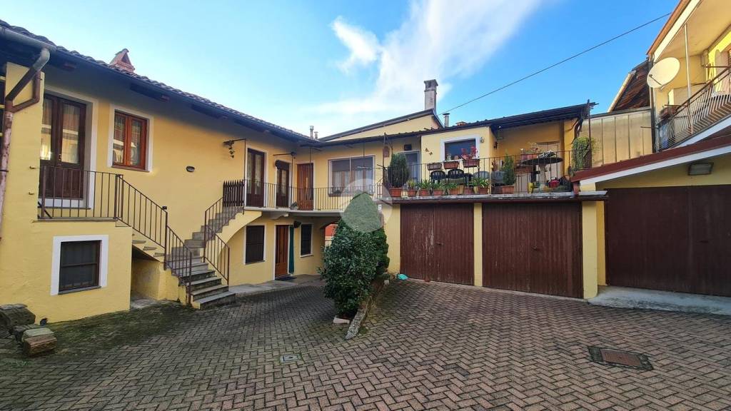 Casa Indipendente in vendita ad Albiano d'Ivrea via Camillo Benso Conte di Cavour, 26