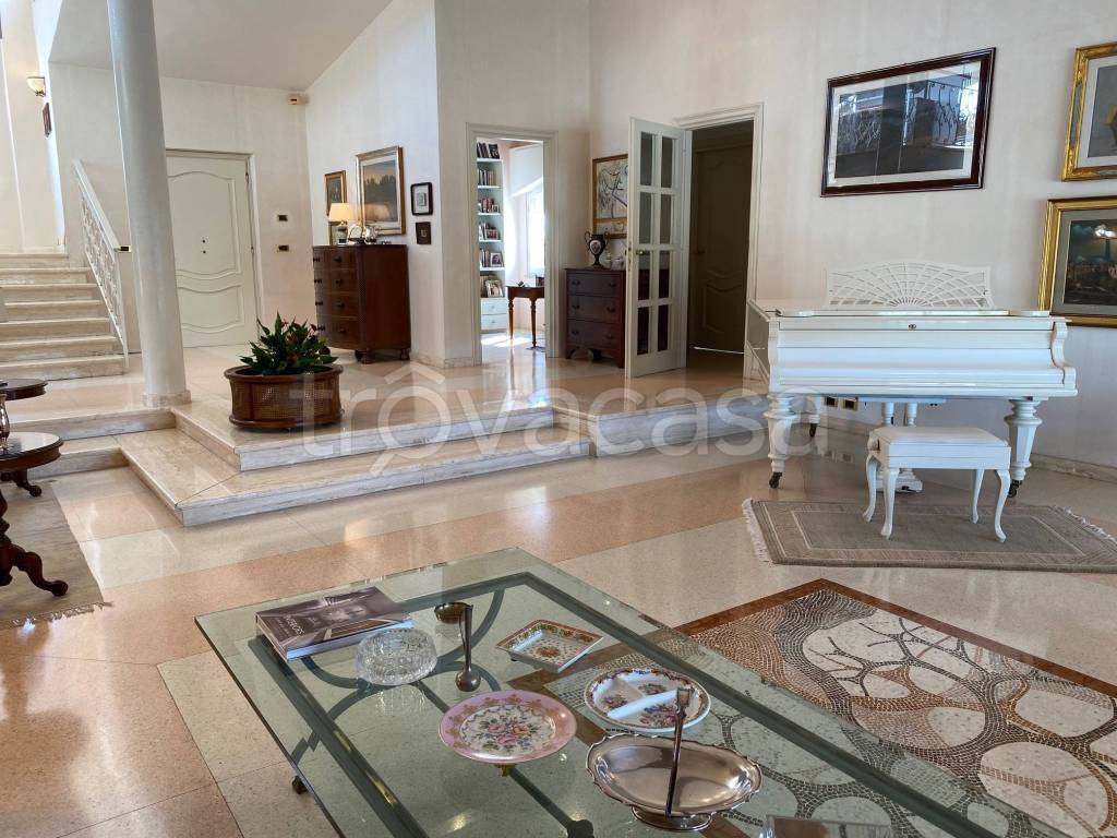 Villa in vendita ad Anzio via Nettunense, 35