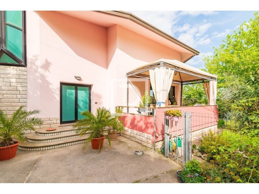 Villa in vendita a San Giovanni in Marignano via Dante Alighieri