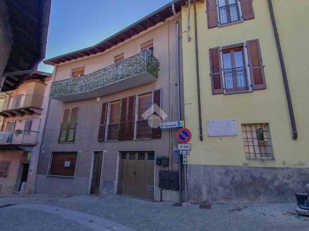 Appartamento in vendita a Bisuschio via Giuseppe Garibaldi