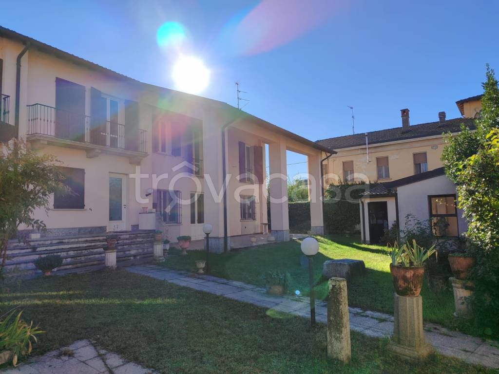Villa Bifamiliare in vendita a Corteolona e Genzone via Giuseppe Garibaldi