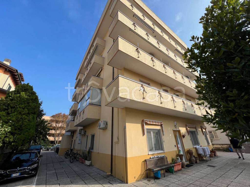 Appartamento in vendita a Misano Adriatico via Camillo Benso di Cavour, 4