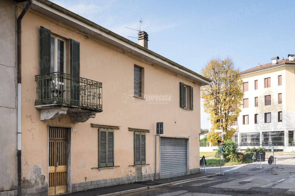 Casa Indipendente in vendita a Giussano via Dante Alighieri 3/a