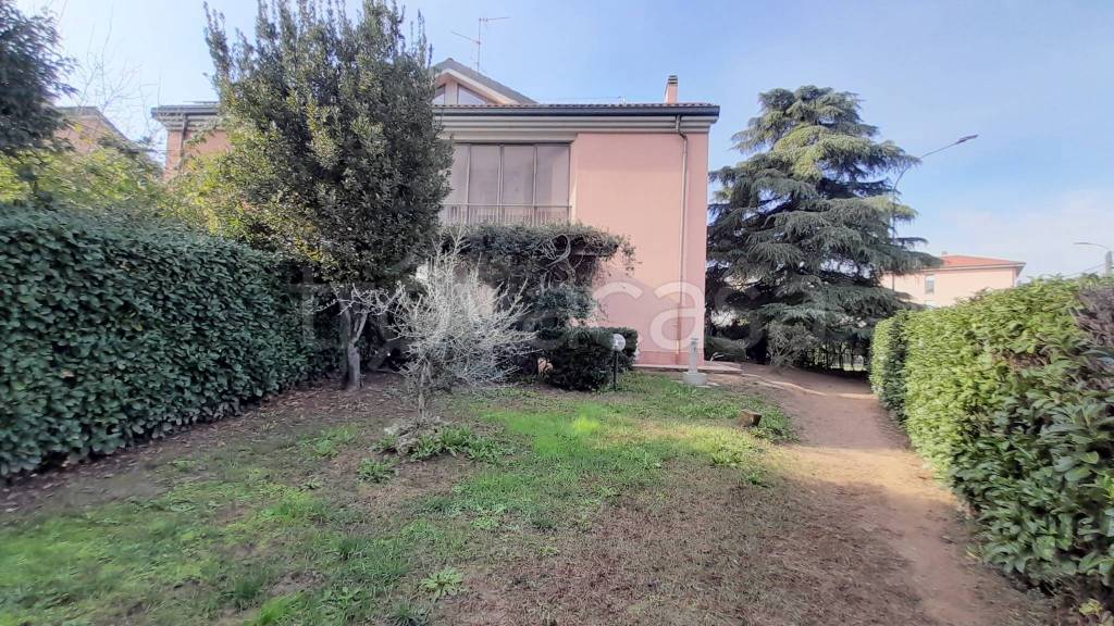 Villa Bifamiliare in vendita a Peschiera Borromeo via Fratelli Cervi