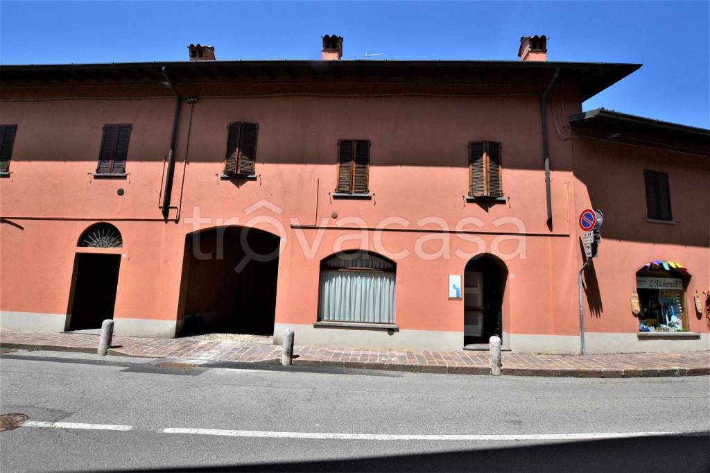 Negozio in vendita a Cernusco Lombardone via Lecco, 33