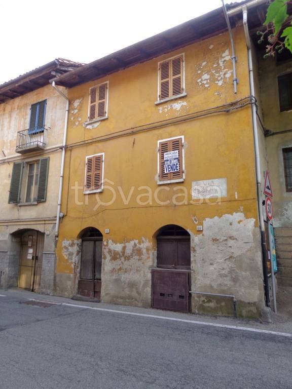 Casa Indipendente in vendita a Borgosesia via Angelo Ottone