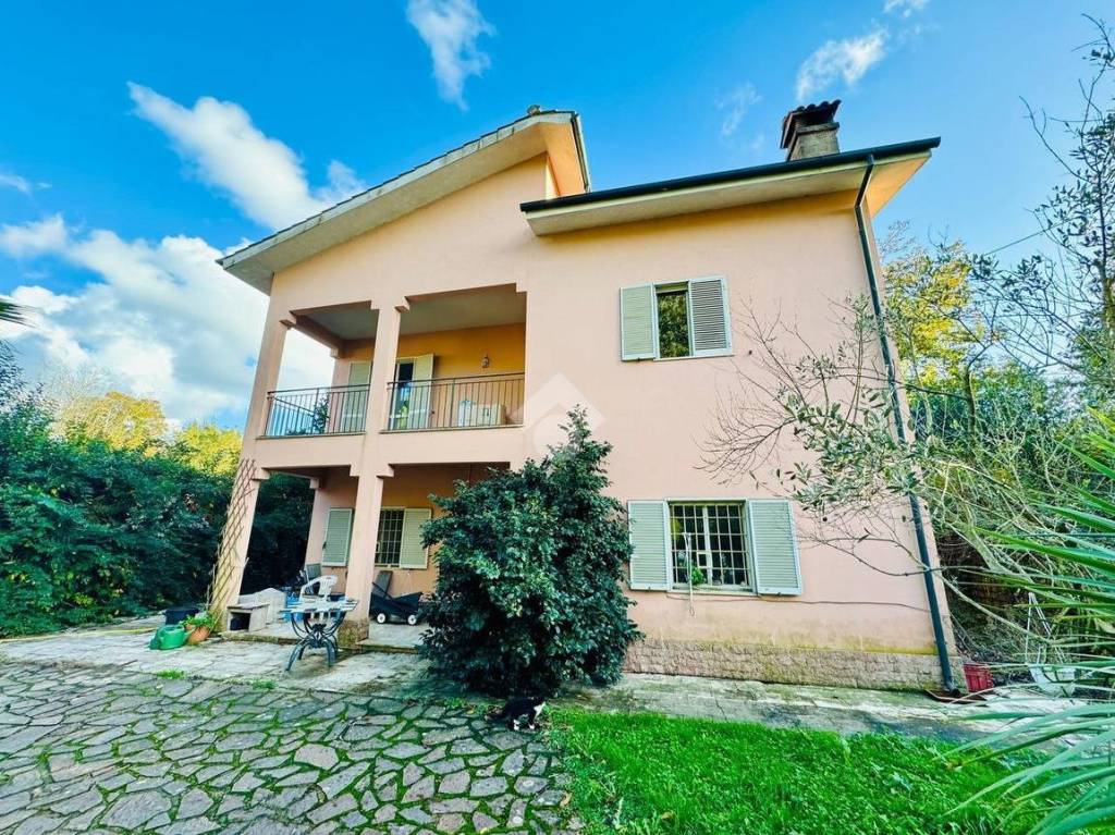 Villa in vendita a Manziana via degli Scopetoni