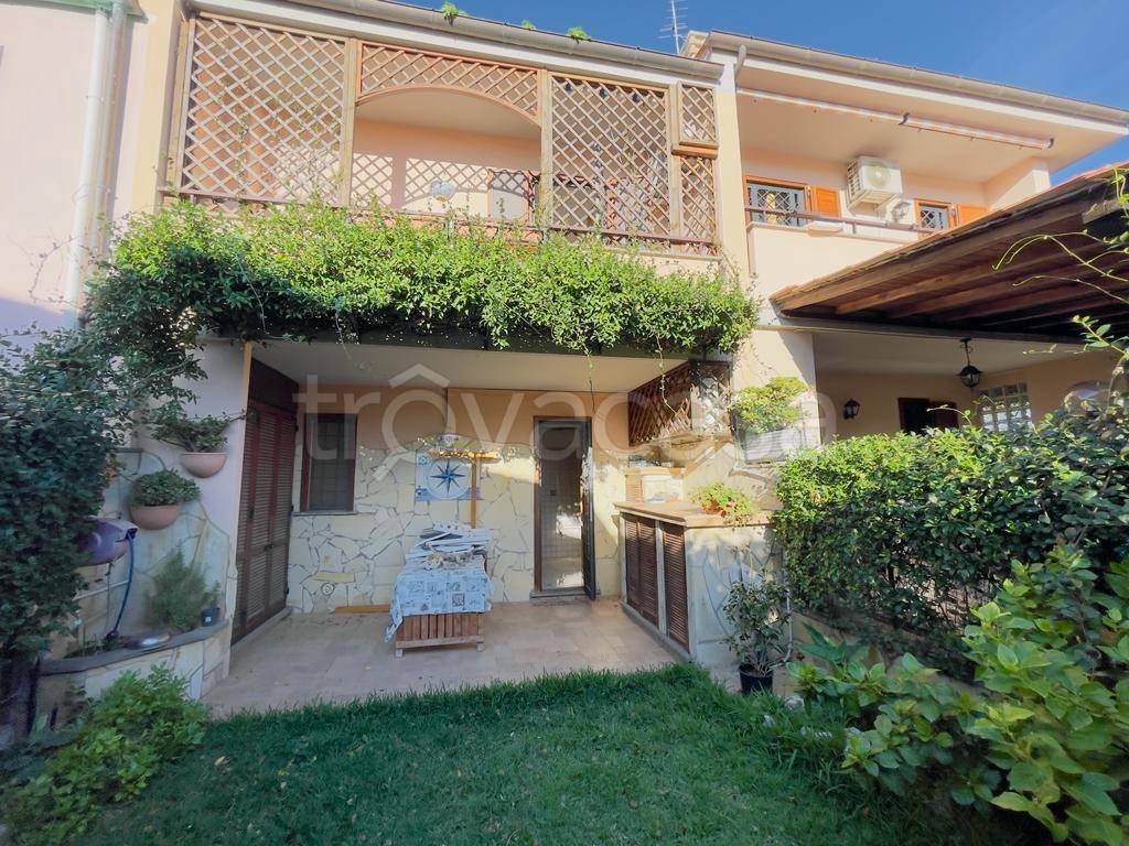 Villa Bifamiliare in vendita a Santa Marinella via Oceano Atlantico