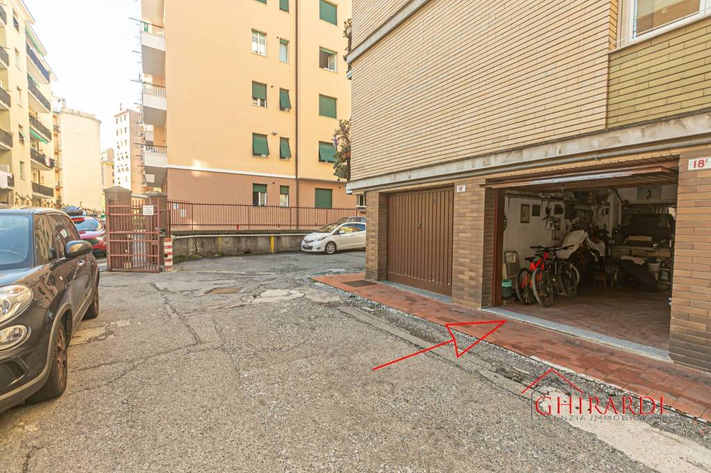 Garage in vendita a Genova piazza Silvio Arrivabene, 8e