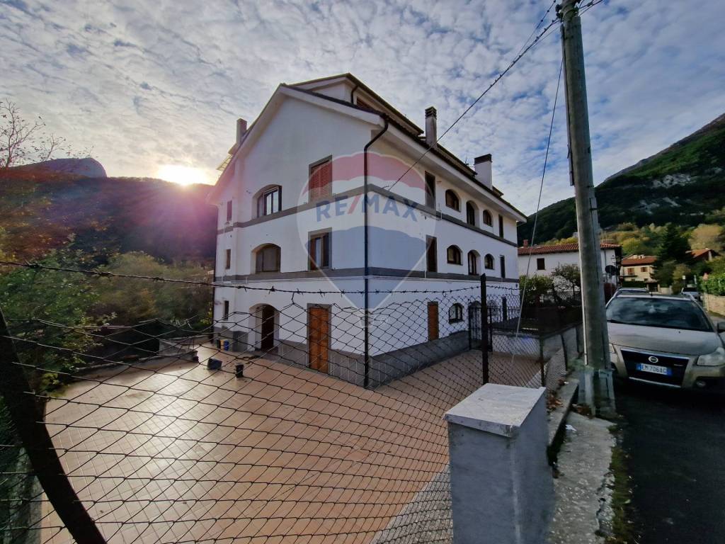 Appartamento in vendita a Villetta Barrea via Valle Sant'Angelo