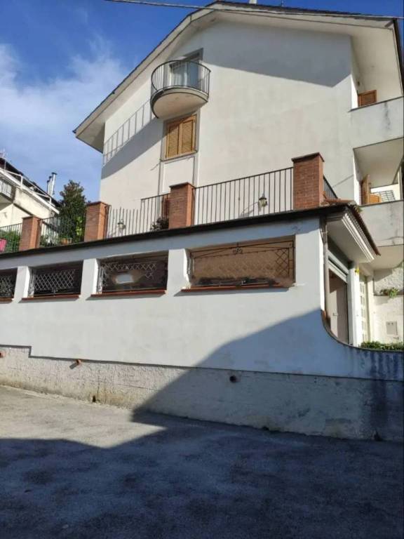 Villa a Schiera in vendita a Giffoni Valle Piana via Vincenzo De Caro