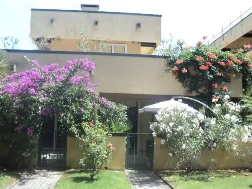Villa a Schiera in vendita a Montignoso via s.g. Artigiano