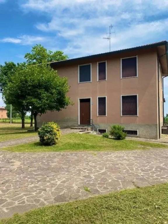 Villa in vendita a Caravaggio viale Giovanni XXIII