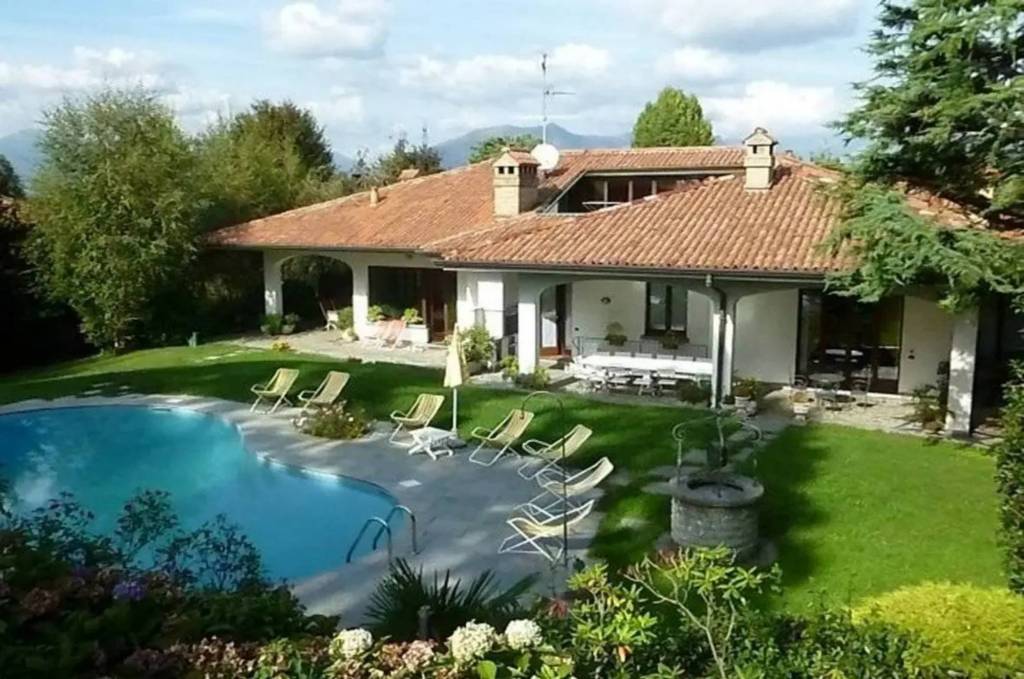 Villa in vendita a Cassago Brianza via Ex Parco Visconti
