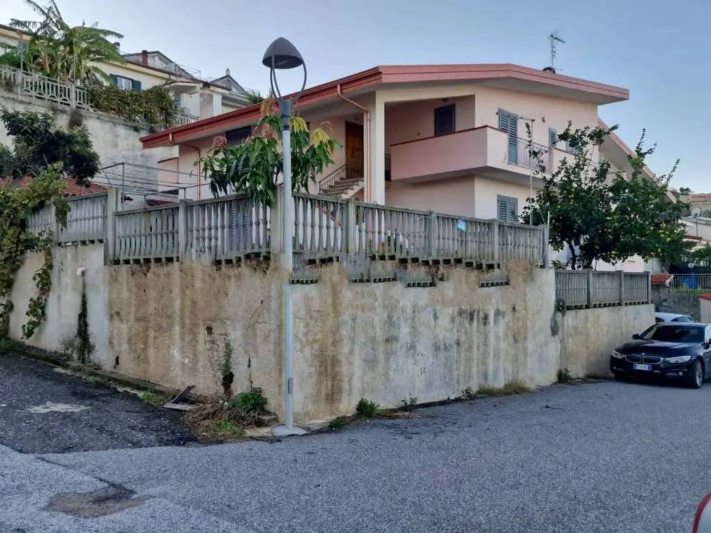 Appartamento in vendita a Pizzo via Riviera Prangi