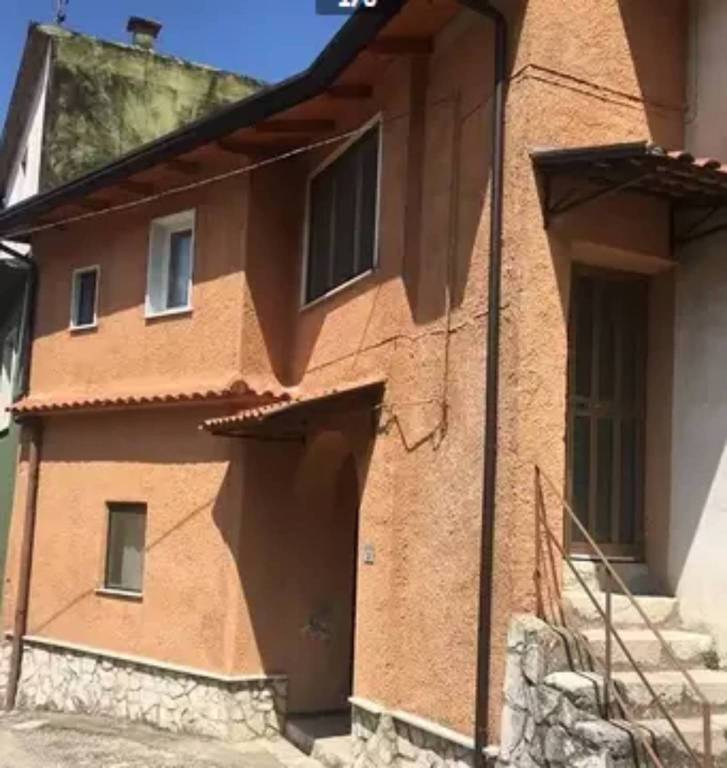 Casa Indipendente in vendita a Cervinara via Enzo Ferrari