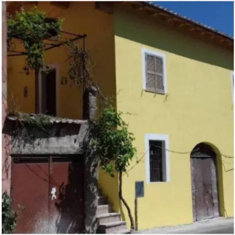 Casa Indipendente in vendita a Pisoniano via Empolitana