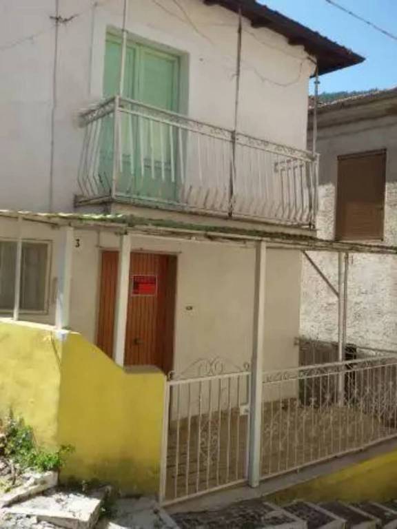 Casa Indipendente in vendita a Introdacqua via Roma