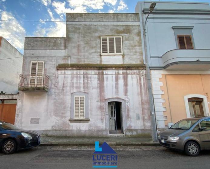 Casa Indipendente in vendita ad Alezio via Giuseppe Garibaldi
