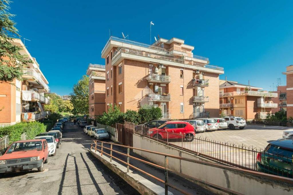 Appartamento in vendita a Roma via edoardo ferravilla