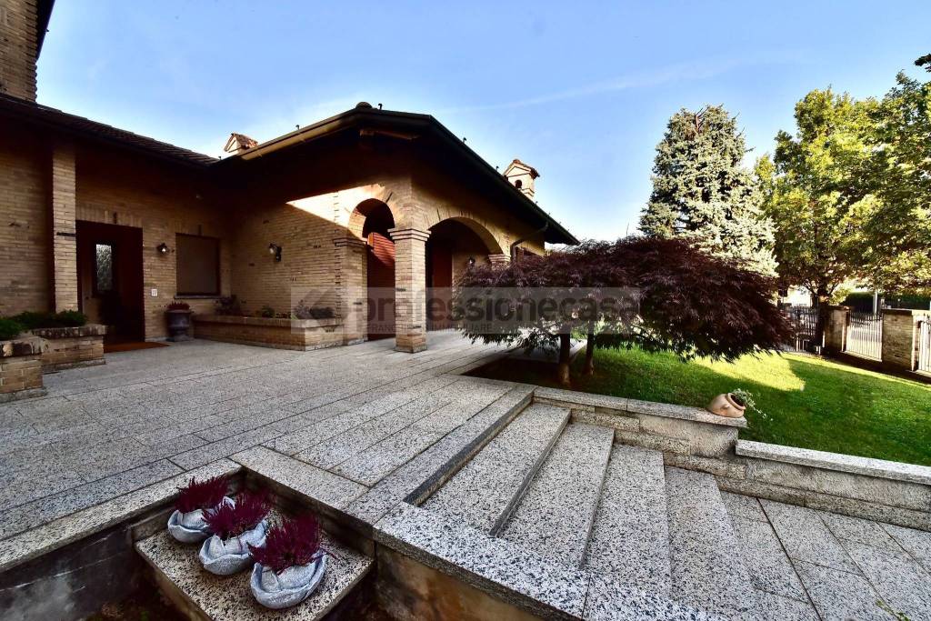Villa Bifamiliare in vendita a Nova Milanese via Alessandro Manzoni, 11