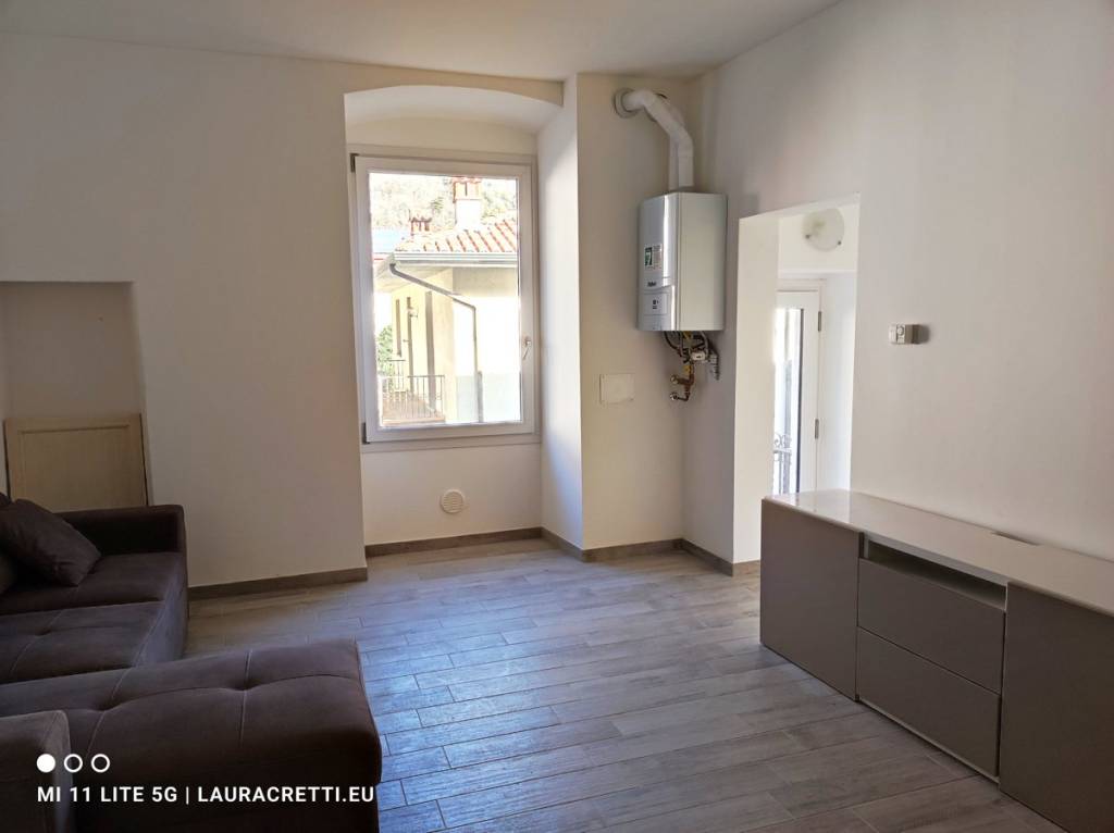 Appartamento in vendita a Rogno viale Giosuè Carducci, 12