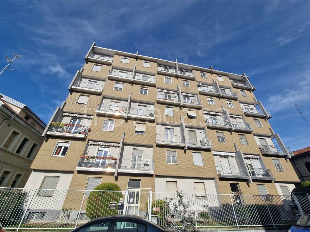 Appartamento in vendita a Vercelli via Confienza, 43