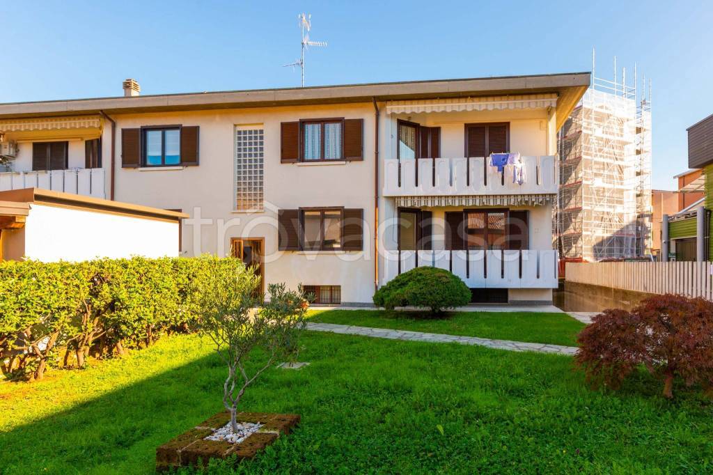 Appartamento in vendita a Busto Arsizio via Salvo d'Acquisto, 27