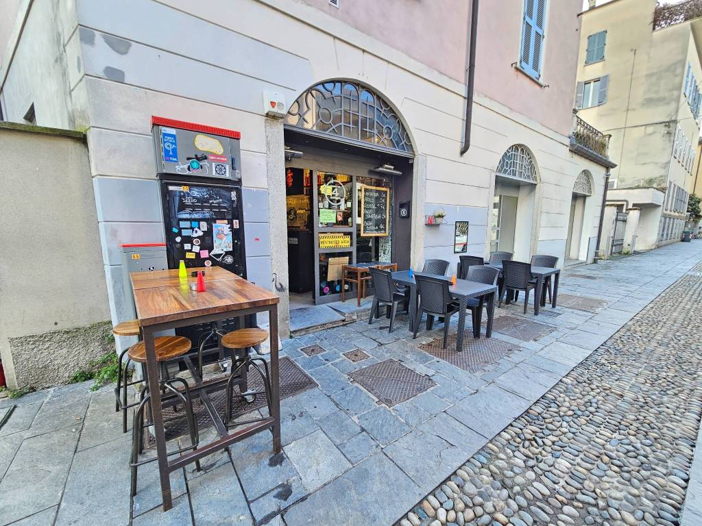 Bar in vendita a Varese via Felice Cavallotti, 6