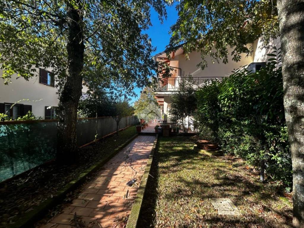 Villa a Schiera in vendita a Porano via san Francesco di Assisi, 29