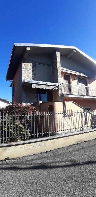 Villa Bifamiliare in vendita a Cava Manara via Nino Bixio