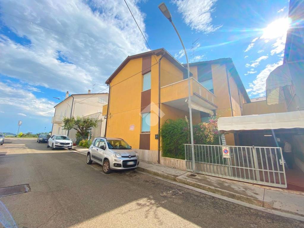 Casa Indipendente in vendita a Porto Sant'Elpidio via Maiella, 7