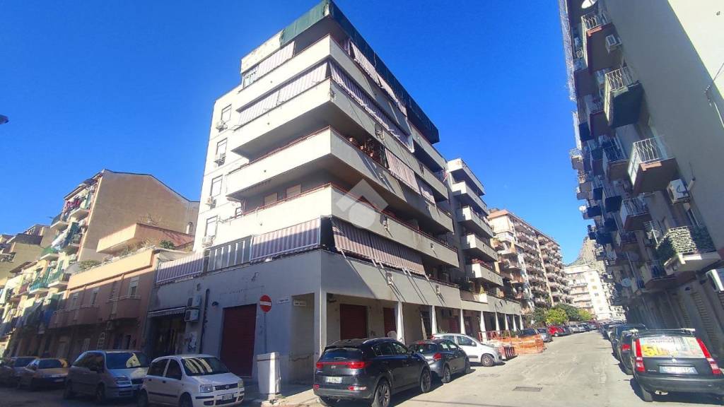 Appartamento in vendita a Palermo via Amm. Persano, 8