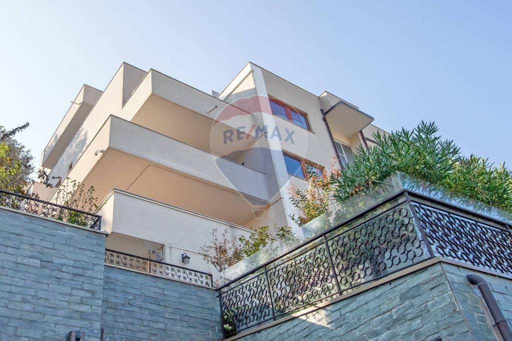 Appartamento in vendita a Trieste via Commerciale, 101/2