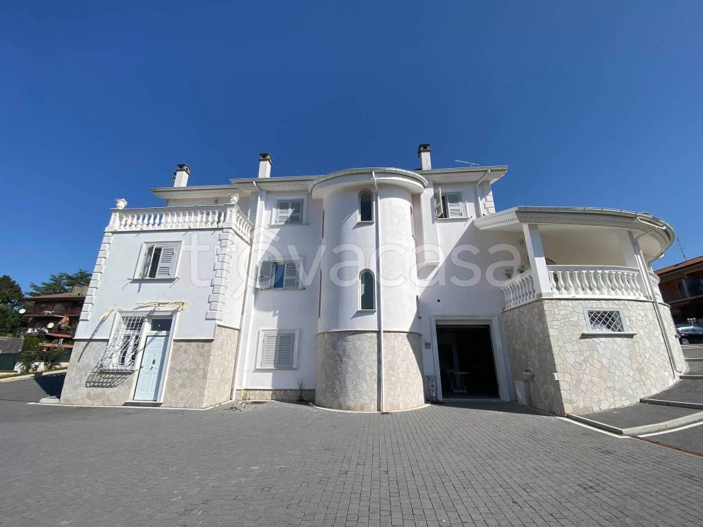 Villa in vendita a Gallicano nel Lazio viale Aldo Moro, 86
