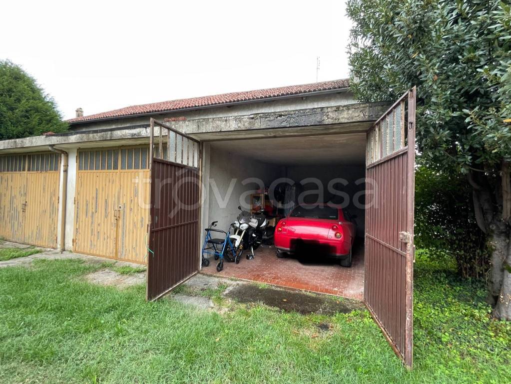 Garage in vendita a Piossasco via Andrea Mantegna