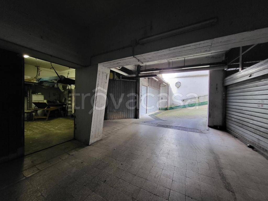 Garage in vendita a Roma via Renato Fucini