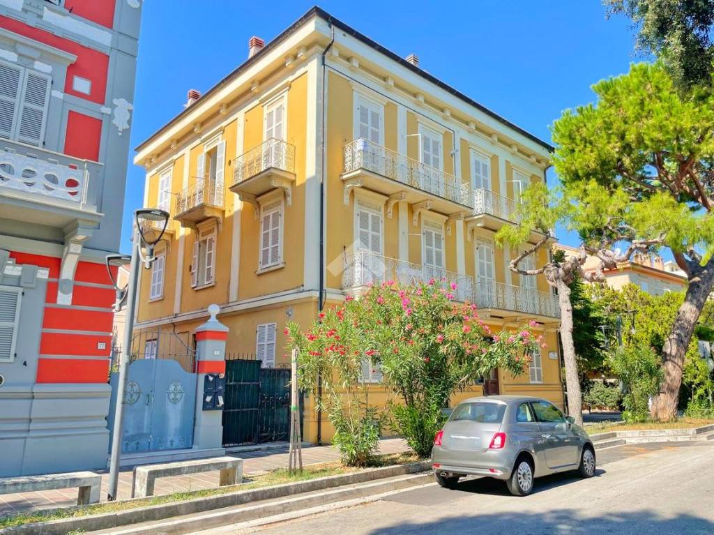 Villa Bifamiliare in vendita a Porto San Giorgio viale f.Cavallotti, 73