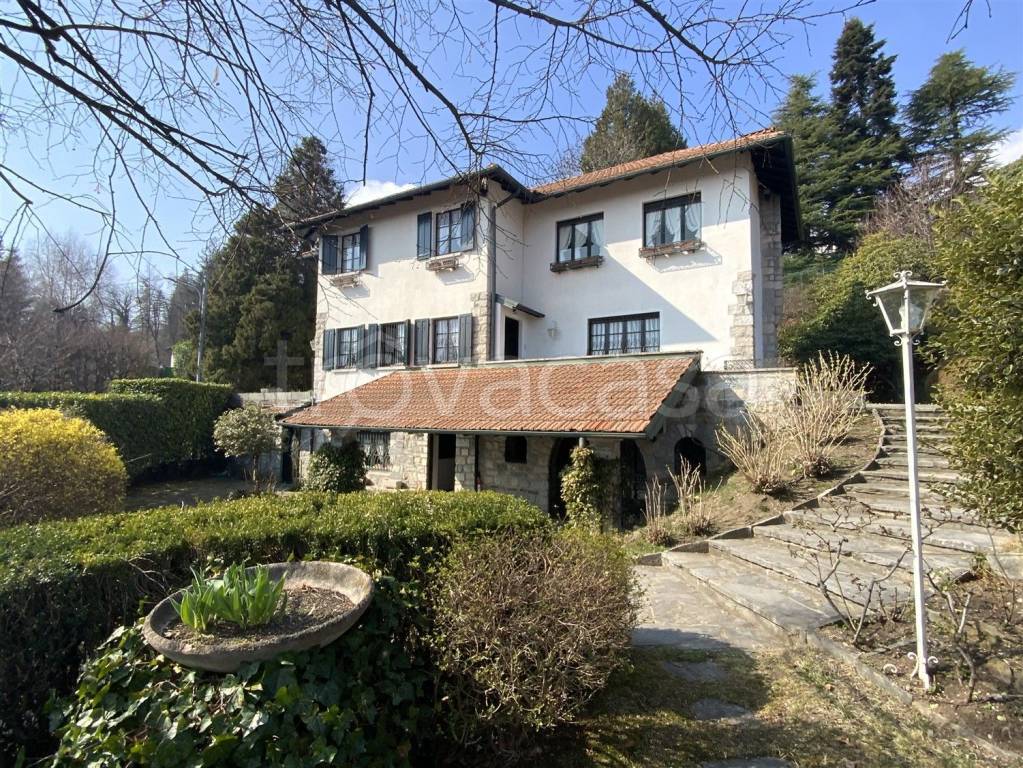 Villa in vendita a Gignese via Sasso Papale, 51