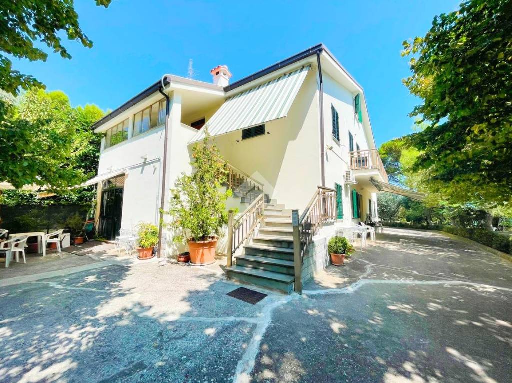 Villa Bifamiliare in vendita a Porto San Giorgio via Valle Oscura
