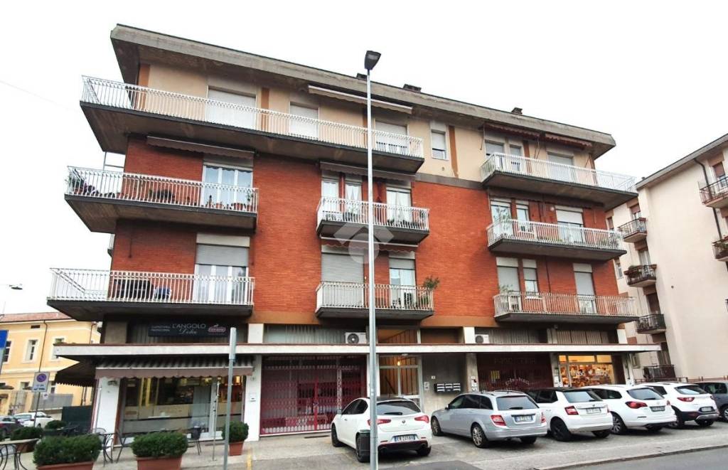 Appartamento in vendita a Verona via Calvi Pier Fortunato, 3