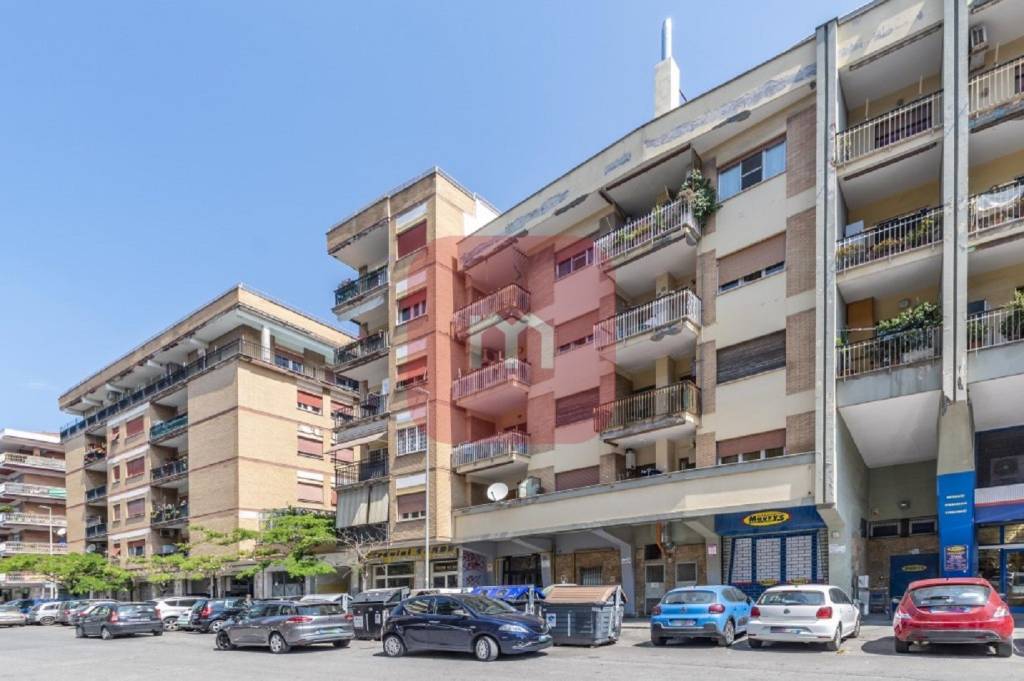 Appartamento in vendita a Roma via delle Canarie, 18
