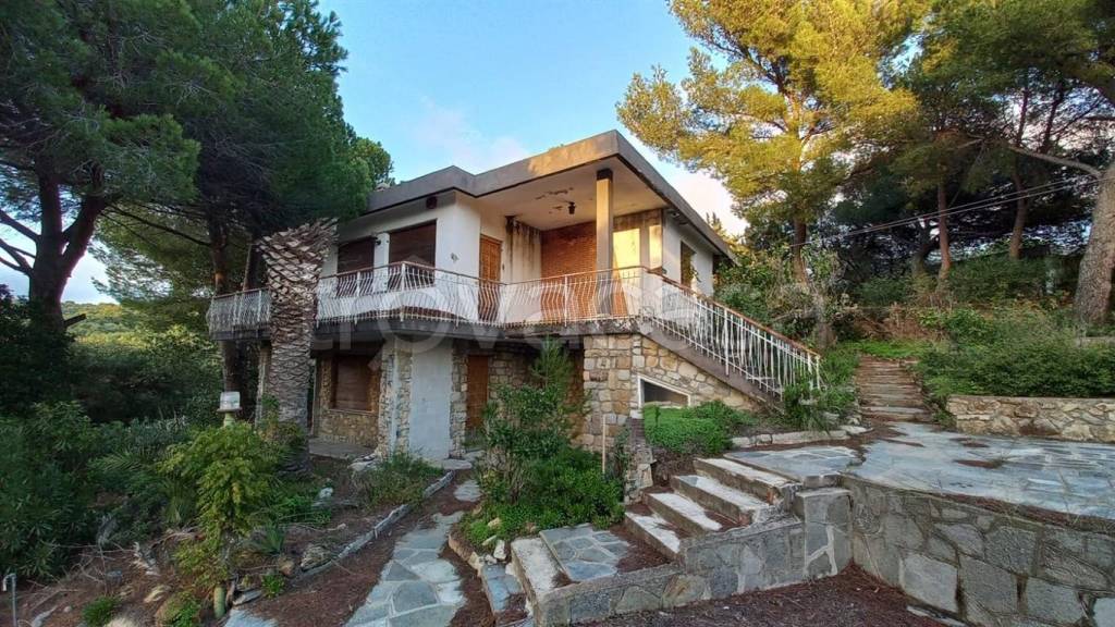 Villa in vendita ad Andora