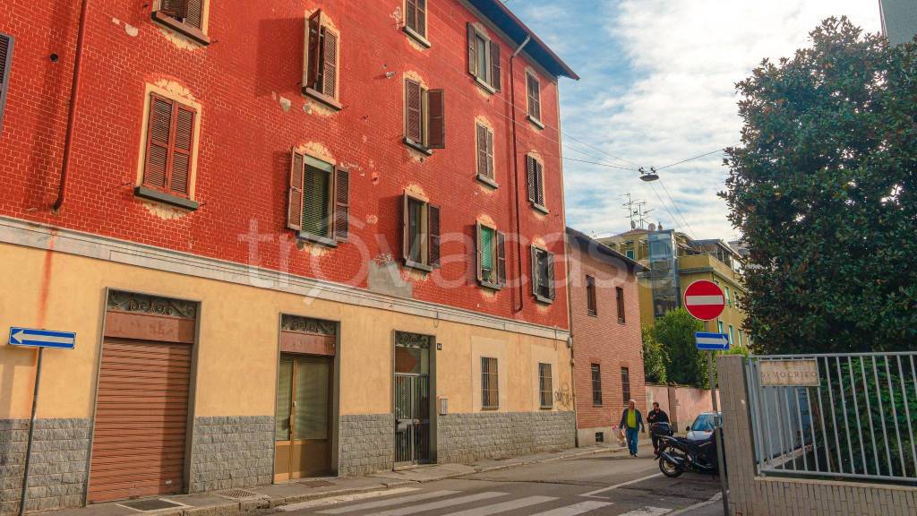 Appartamento in vendita a Milano via Giulio Perticari