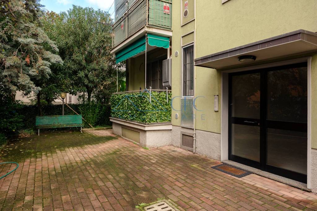 Appartamento in vendita a Segrate via Achille Grandi, 17