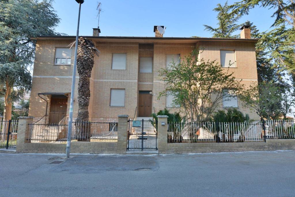 Appartamento in vendita a Loreto via Dante Alighieri, 15