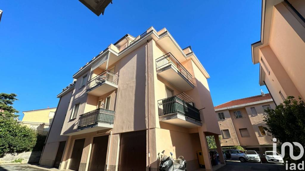 Appartamento in vendita a Loano via Vittorio Alfieri