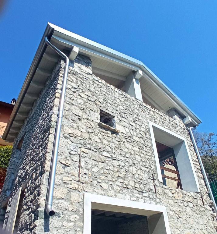 Casa Indipendente in in vendita da privato a Sala Comacina via Vecchia Regina