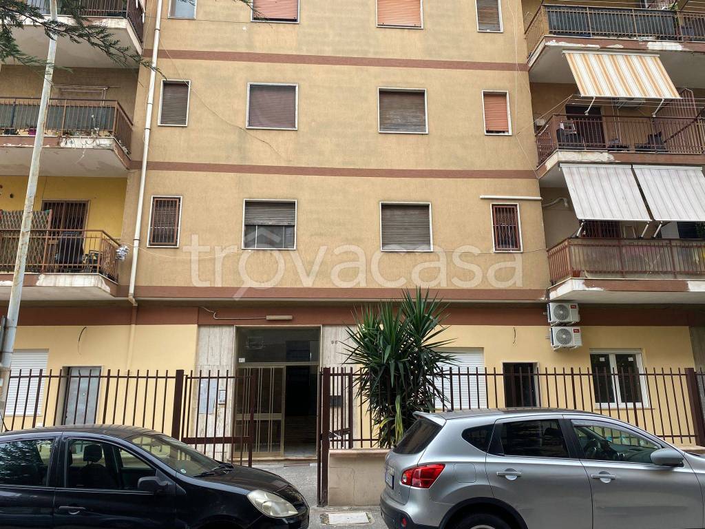 Appartamento in affitto a Taranto via Istria, 96