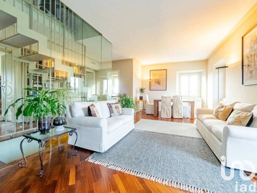 Appartamento in vendita a Besana in Brianza via Via Sant'Ambrogio